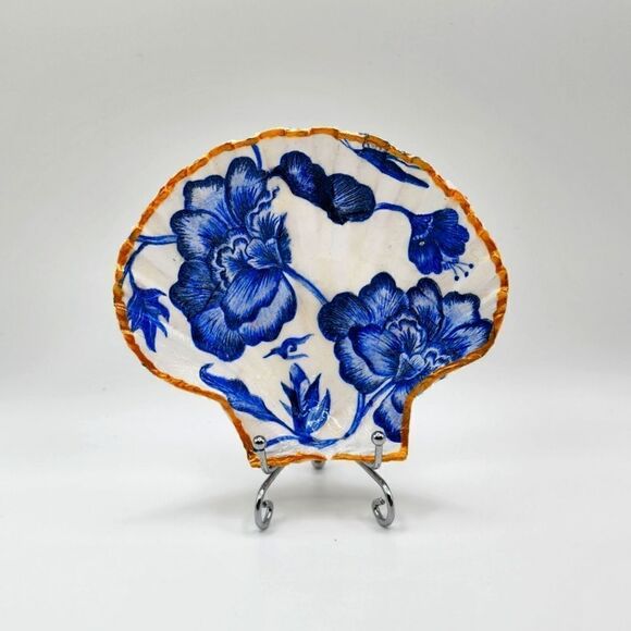 Decoupage Scalloped shell Blue flowers - Picture 1 of 1